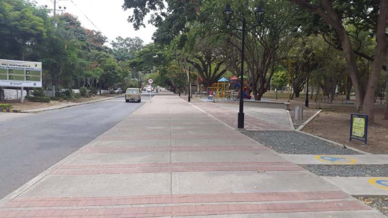 construccion de plazoletas y parques
