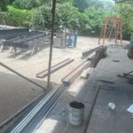 Patio del taller HFL con perfiles de acero para estructura metálica – HFL Ingeniería y Arquitectura