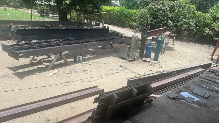 Vigas de acero armadas en el taller de HFL – HFL Ingeniería y Arquitectura