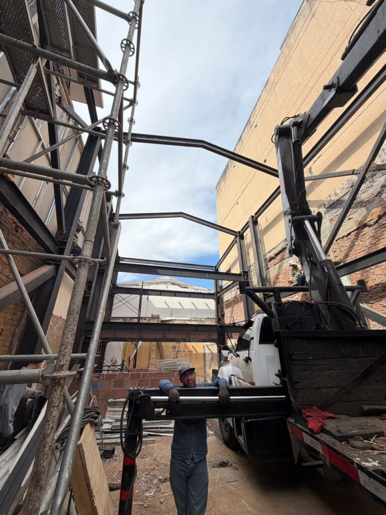 Andamios montaje estructura – estructura metálica Restaurante Salvaje, Cali – HFL Ingeniería y Arquitectura