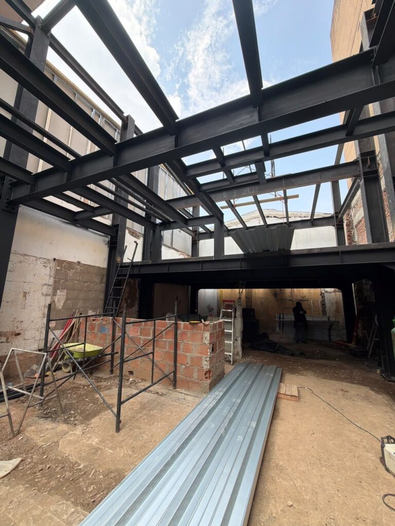 Cerchas cubierta estructura metalica – estructura metálica Restaurante Salvaje, Cali – HFL Ingeniería y Arquitectura