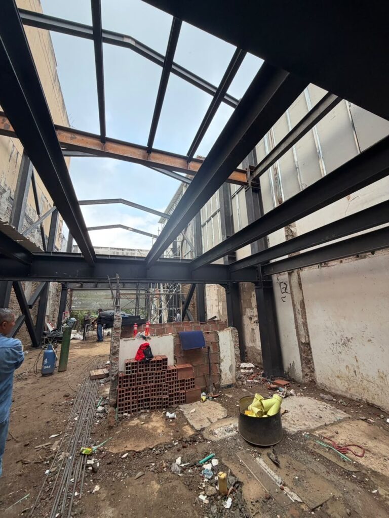 Cerchas y columnas de acero – estructura metálica Restaurante Salvaje, Cali – HFL Ingeniería y Arquitectura