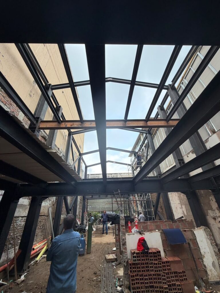 Columnas y cerchas metalicas – estructura metálica Restaurante Salvaje, Cali – HFL Ingeniería y Arquitectura