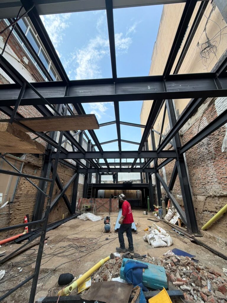 Estructura cubierta vista general – estructura metálica Restaurante Salvaje, Cali – HFL Ingeniería y Arquitectura