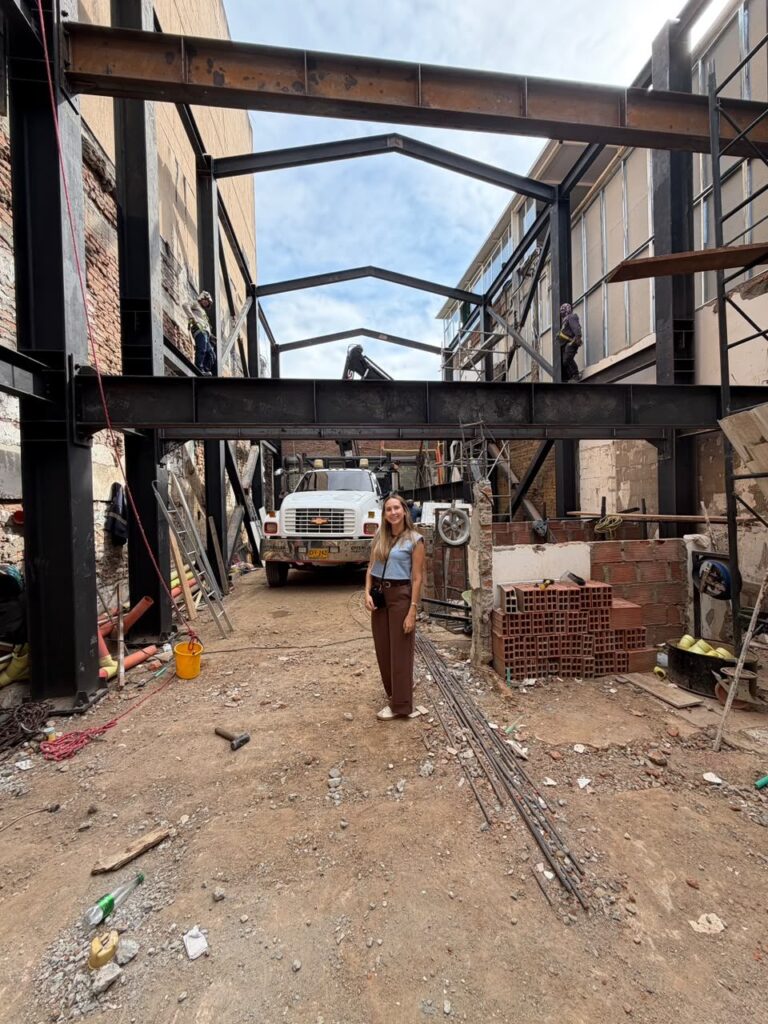 Porticos de acero acceso – estructura metálica Restaurante Salvaje, Cali – HFL Ingeniería y Arquitectura