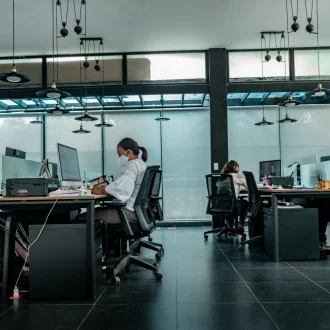 puesto-de-trabajo-oficinas-1-scaled-2